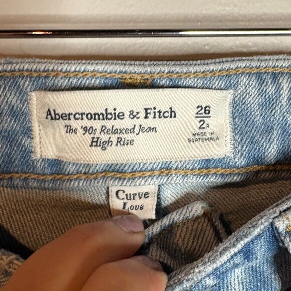 Abercrombie & Fitch Curve Love 90's Relaxed High Rise Jeans - Picture 3 of 5